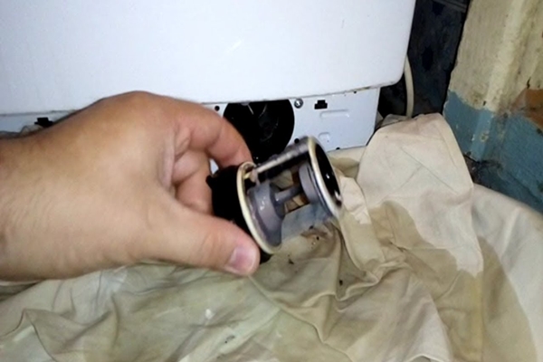 Стиральная машина Хотпоинт Аристон: как почистить фильтр
