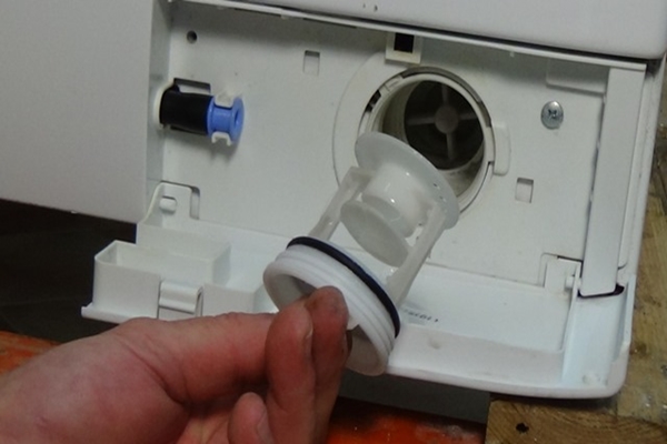 Стиральная машина Хотпоинт Аристон: как почистить фильтр